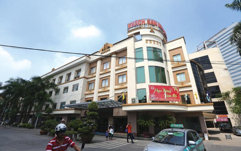 Doanh nghiệp bất động sản: Kẻ gọi vốn khủng, người gom “bạc cắc“