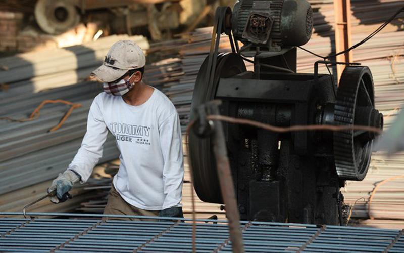 Khó khăn bủa vây doanh nghiệp ngành thép